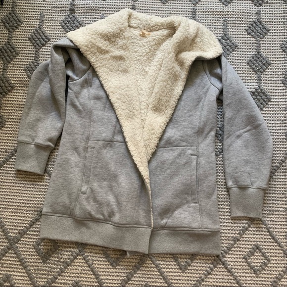 *SOLD* Sherpa lined grey coat style cardigan - Picture 3 of 8